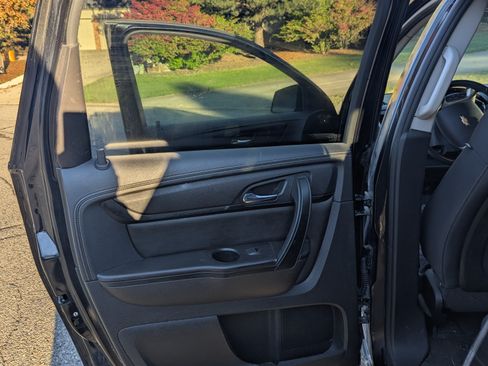 Used 2015 Chevrolet Traverse LT image 13