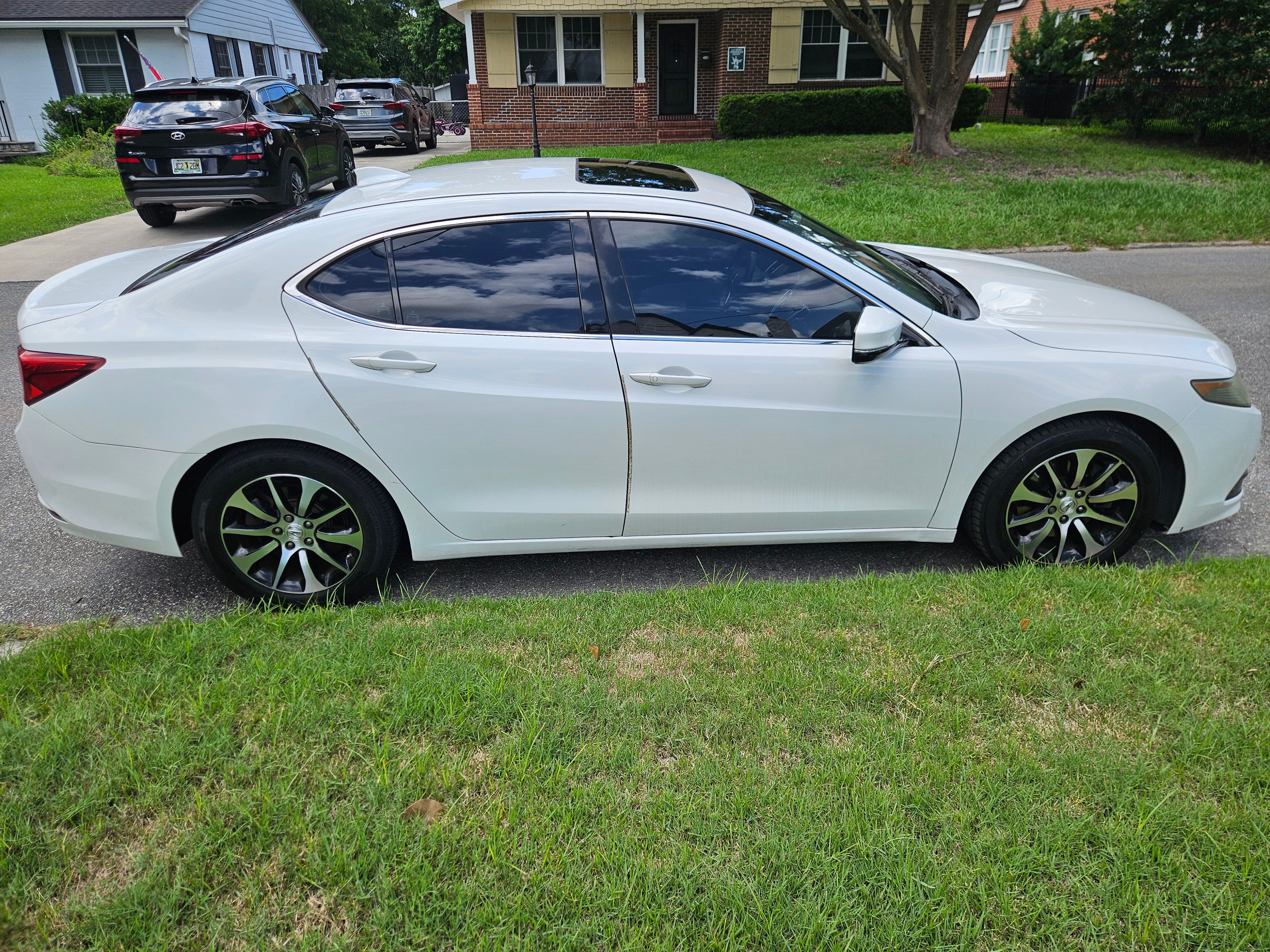 Used 2015 Acura TLX w/ Technology Package FWD image 4