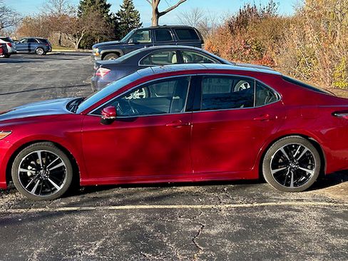 Used 2018 Toyota Camry XSE image 3