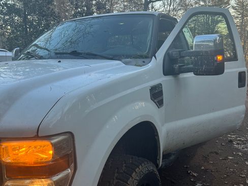 Used 2008 Ford F250 FX4 image 2
