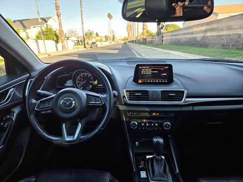 Used 2017 MAZDA MAZDA3 Grand Touring image 12