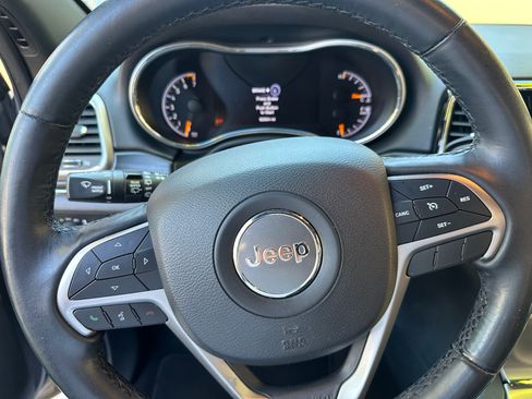 Used 2020 Jeep Grand Cherokee Limited w/ Luxury Group II image 17