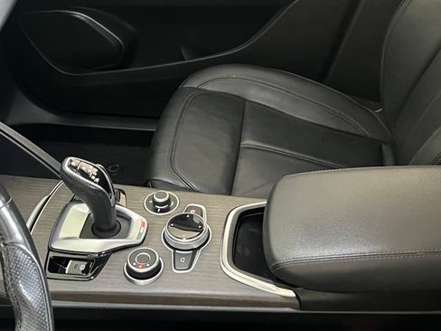 Used 2020 Alfa Romeo Stelvio Ti AWD/4WD image 12
