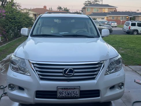 Used 2011 Lexus LX 570 4WD image 4