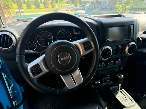 Used 2017 Jeep Wrangler Unlimited Sahara w/ Quick Order Package 24E Chief AWD/4WD image 8
