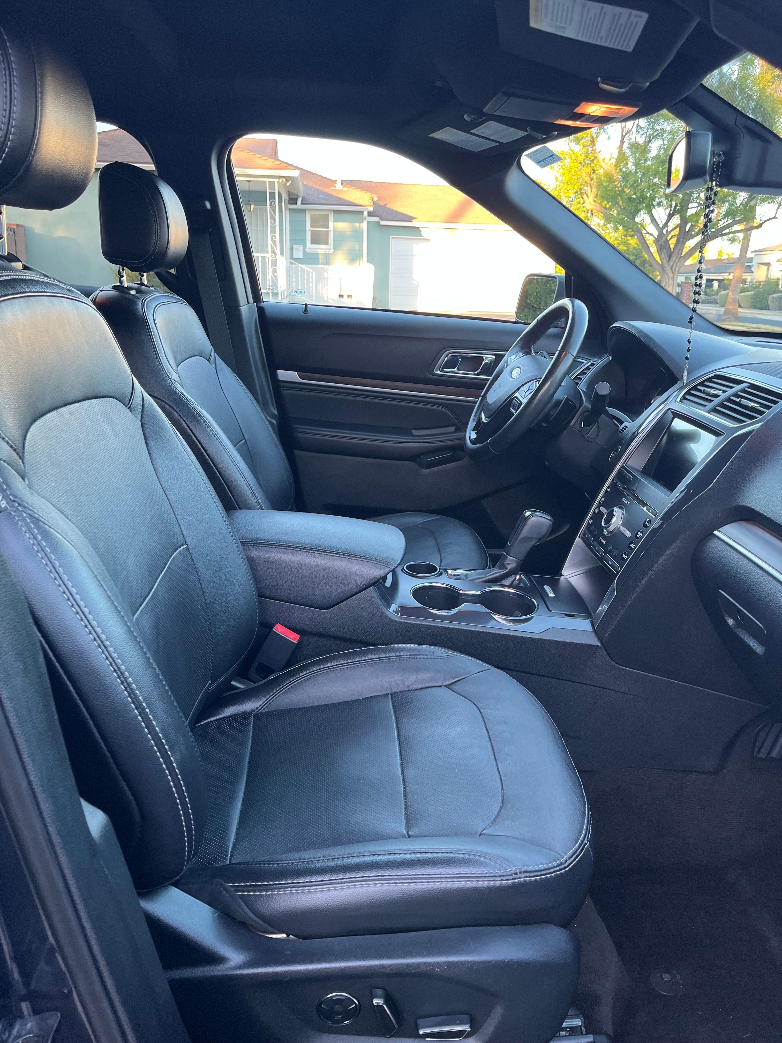 Used 2017 Ford Explorer Limited w/ Equipment Group 301A FWD image 14