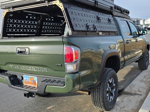 Used 2022 Toyota Tacoma TRD Off-Road w/ Technology Package image 4