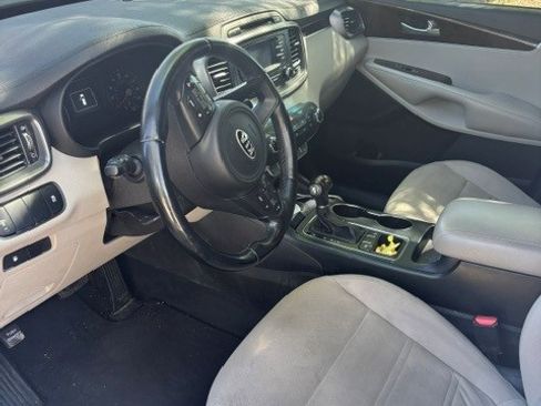 Used 2016 Kia Sorento FWD w/ LX Convenience Package image 8