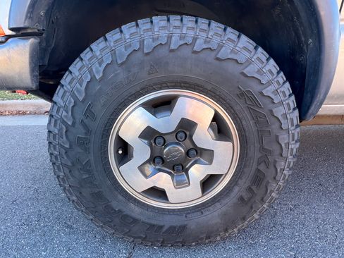 Used 2000 Chevrolet S10 Pickup 4x4 Extended Cab w/ Preferred Equipment Group image 18