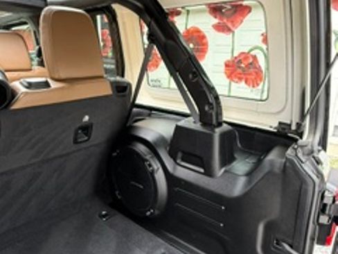 Used 2021 Jeep Wrangler Unlimited Rubicon AWD/4WD image 15