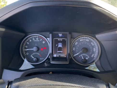 Used 2021 Toyota Tacoma TRD Off-Road w/ Technology Package image 5