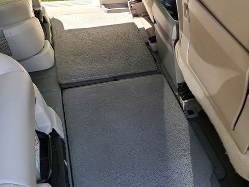 Used 2008 Chrysler Town & Country Touring image 22