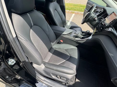 Used 2023 Toyota Camry XSE FWD image 13