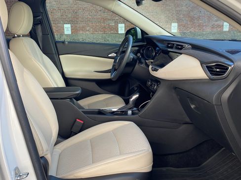 Used 2022 Buick Encore GX Essence w/ Advanced Technology Package image 8