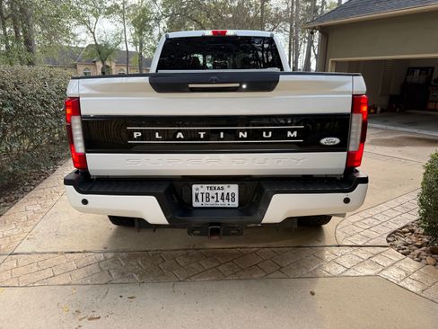 Used 2018 Ford F250 Platinum w/ Platinum Ultimate Package image 5