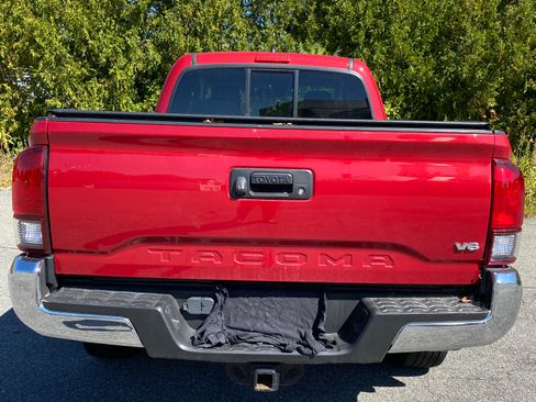 Used 2018 Toyota Tacoma SR5 image 4