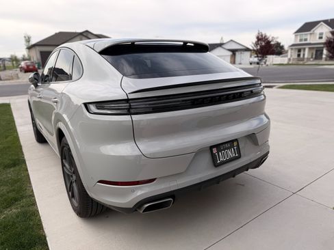 Used 2024 Porsche Cayenne Coupe AWD/4WD image 6