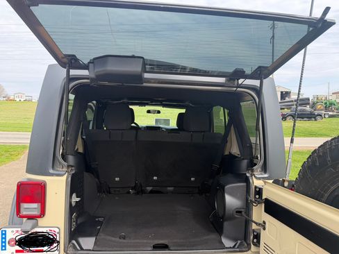 Used 2011 Jeep Wrangler Unlimited Rubicon w/ Trailer Tow Group image 9