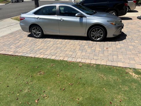 Used 2016 Toyota Camry SE FWD image 2