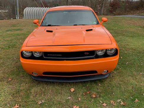 Used 2014 Dodge Challenger R/T image 2