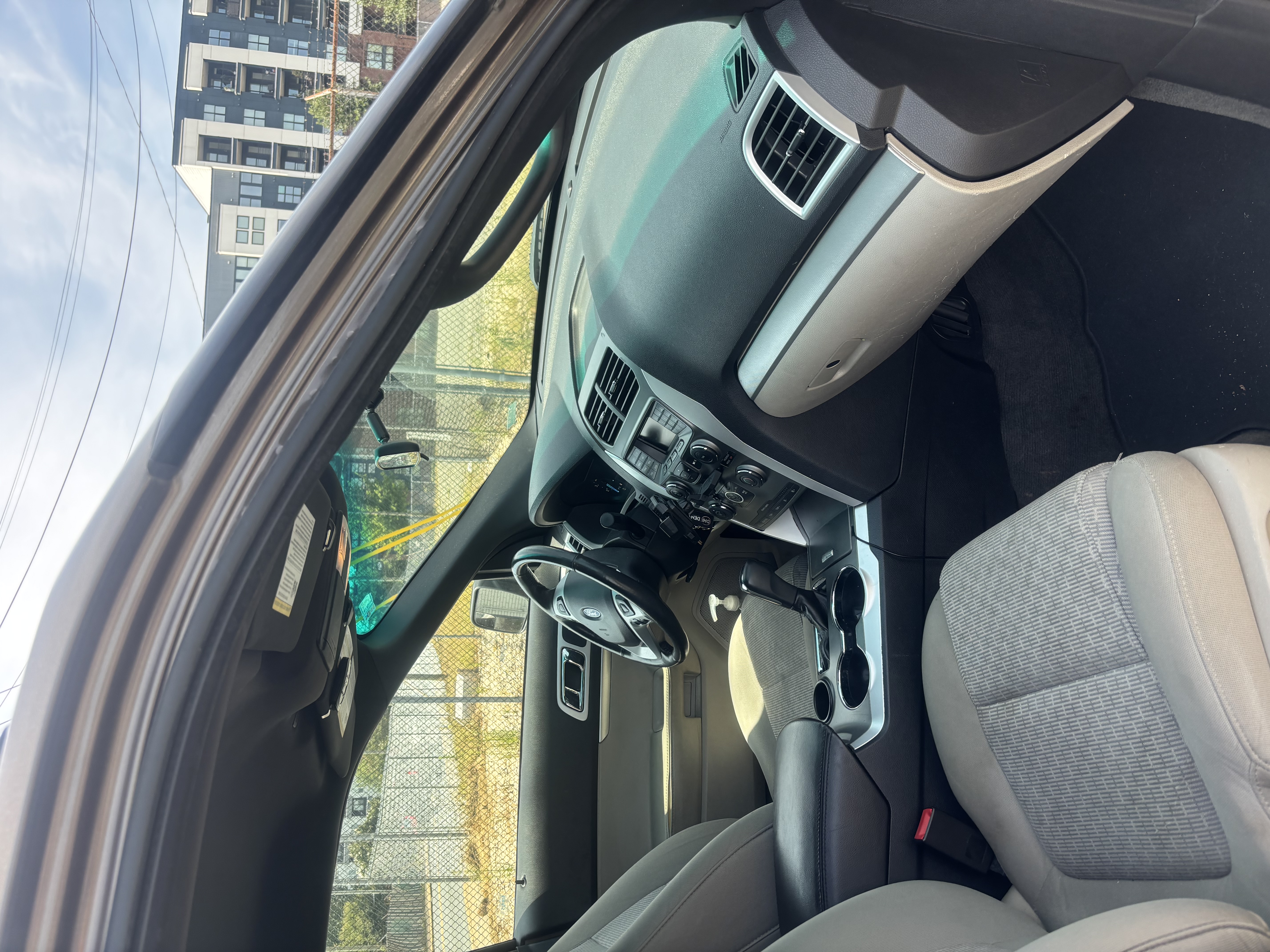Used 2015 Ford Explorer XLT FWD image 8