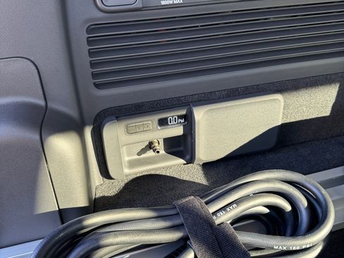 Used 2023 Rivian R1S Adventure image 9