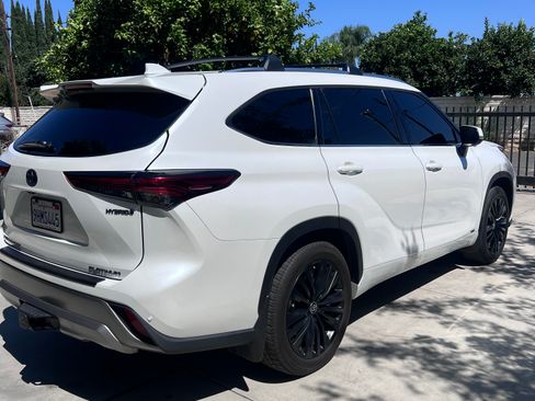 Used 2023 Toyota Highlander Platinum AWD/4WD image 4