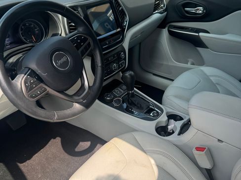 Used 2019 Jeep Cherokee Limited AWD/4WD image 5