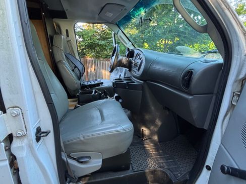 Used 2008 Ford E-350 and Econoline 350 Extended Super Duty RWD image 12