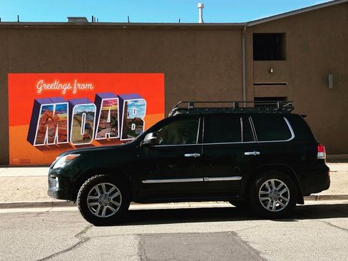 Used 2014 Lexus LX 570 4WD image 1