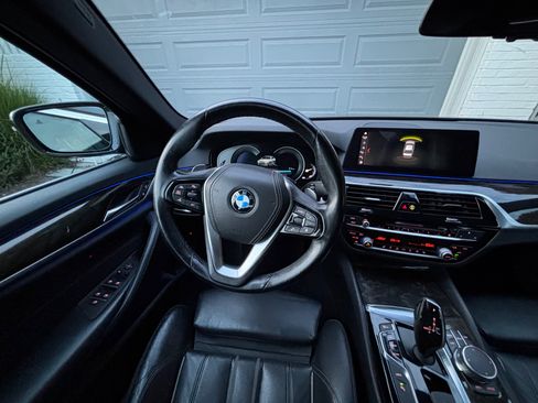 Used 2018 BMW 530e RWD image 23