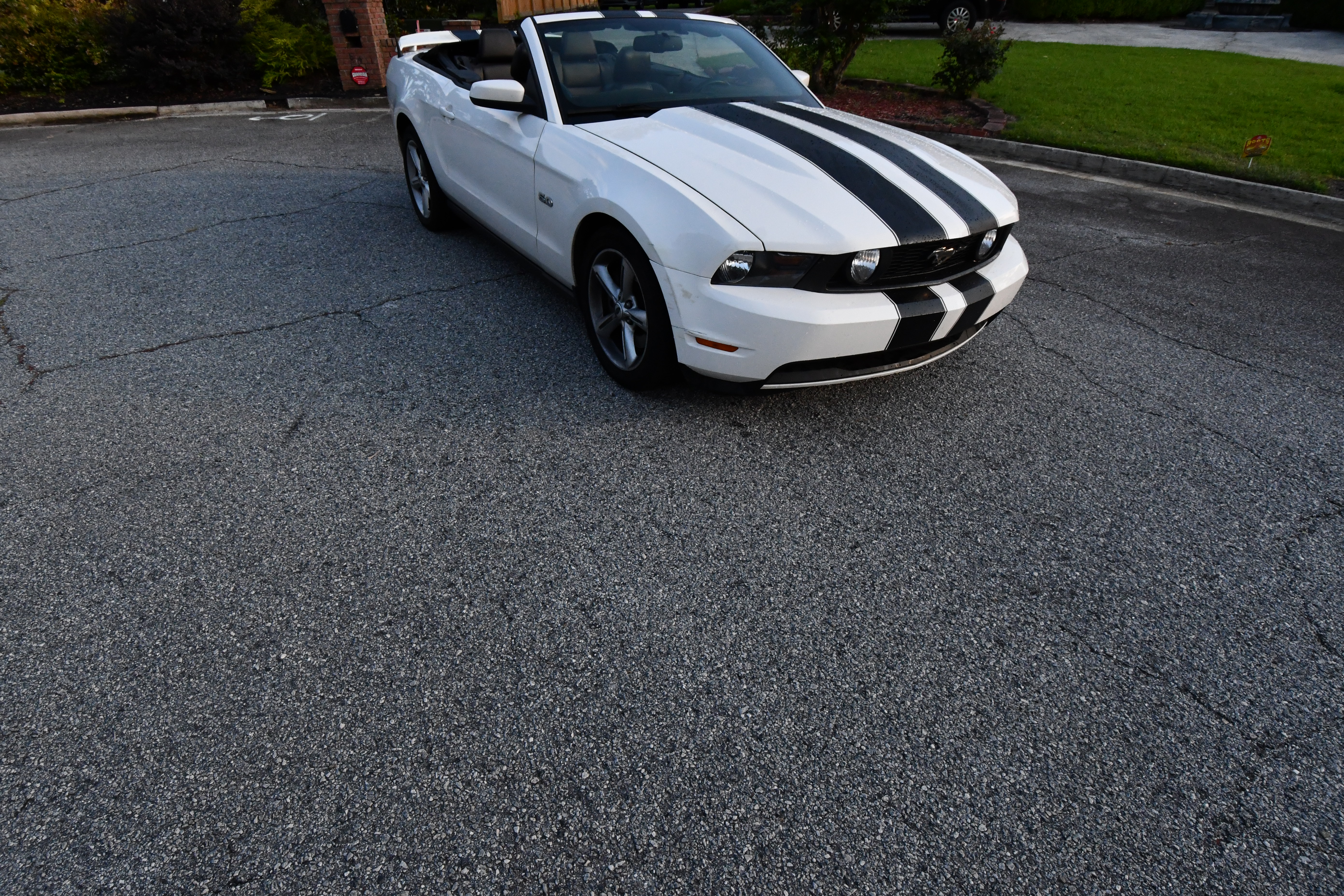 Used 2012 Ford Mustang GT Premium w/ Security Pkg RWD image 5
