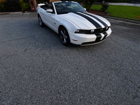 Used 2012 Ford Mustang GT Premium w/ Security Pkg RWD image 5