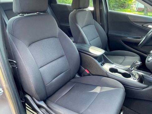 Used 2018 Chevrolet Malibu LT FWD image 13
