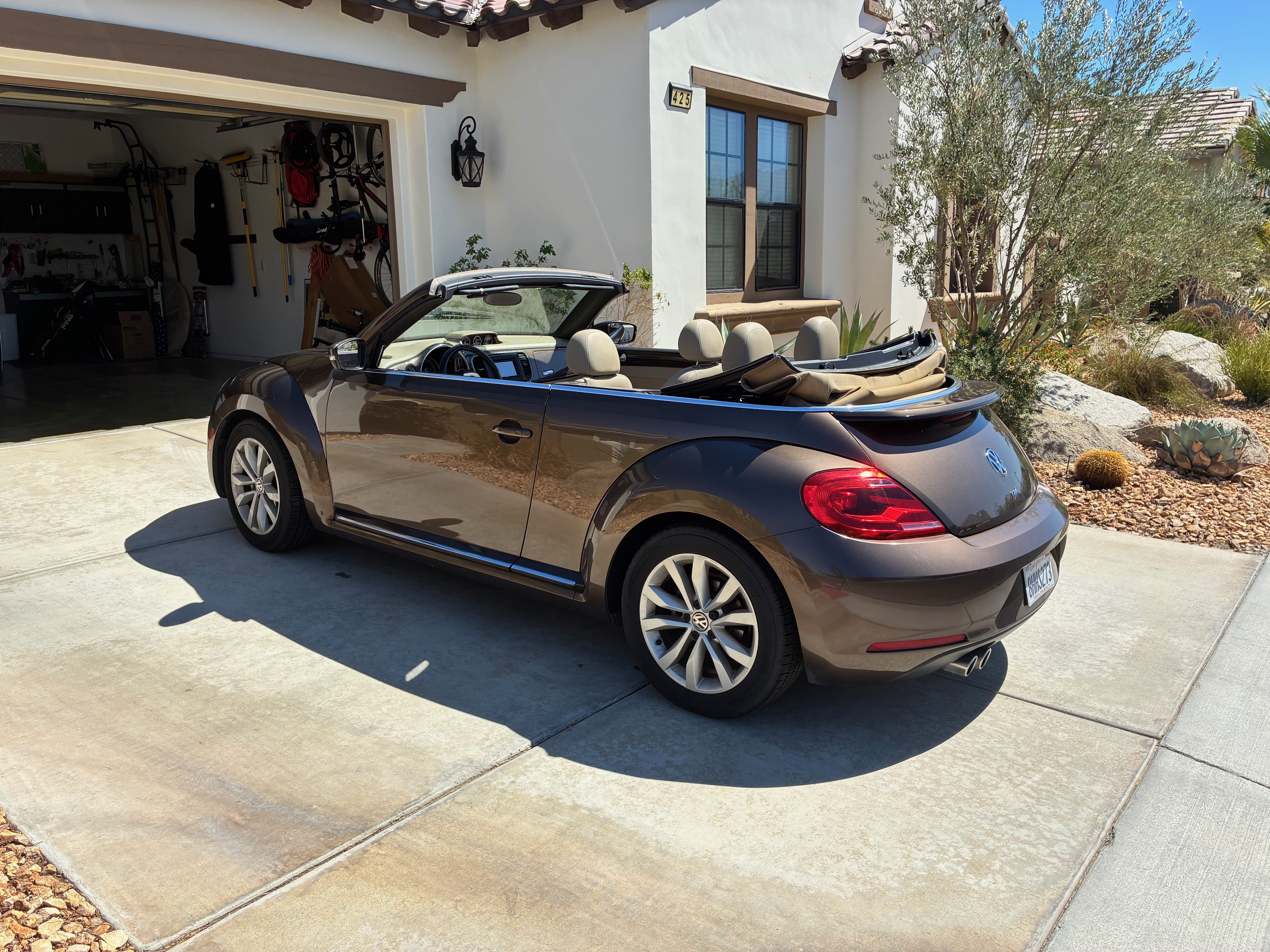 Used 2013 Volkswagen Beetle TDI FWD image 1
