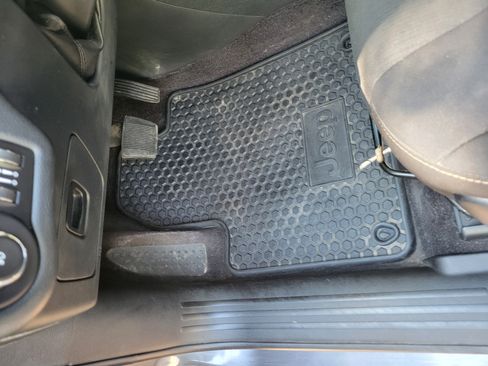 Used 2016 Jeep Cherokee Latitude w/ Cold Weather Group image 9