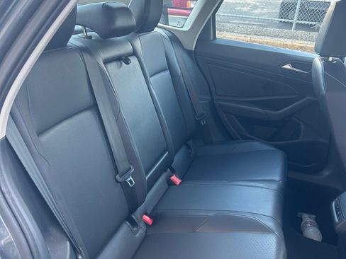 Used 2020 Volkswagen Jetta SE w/ SE Cold Weather Package image 12