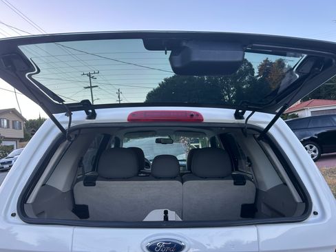 Used 2010 Ford Escape XLS FWD image 9