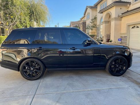 Used 2020 Land Rover Range Rover HSE image 1