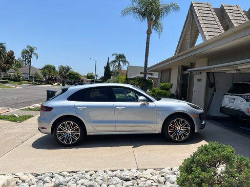 Used 2018 Porsche Macan Turbo image 8