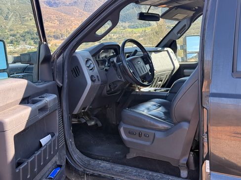 Used 2011 Ford F250 Lariat w/ Lariat Interior Pkg AWD/4WD image 11