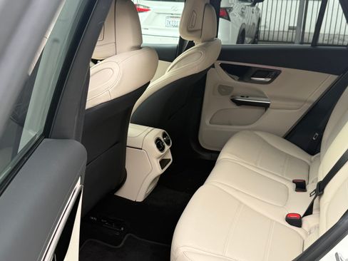 Used 2024 Mercedes-Benz GLC 300 4MATIC image 21