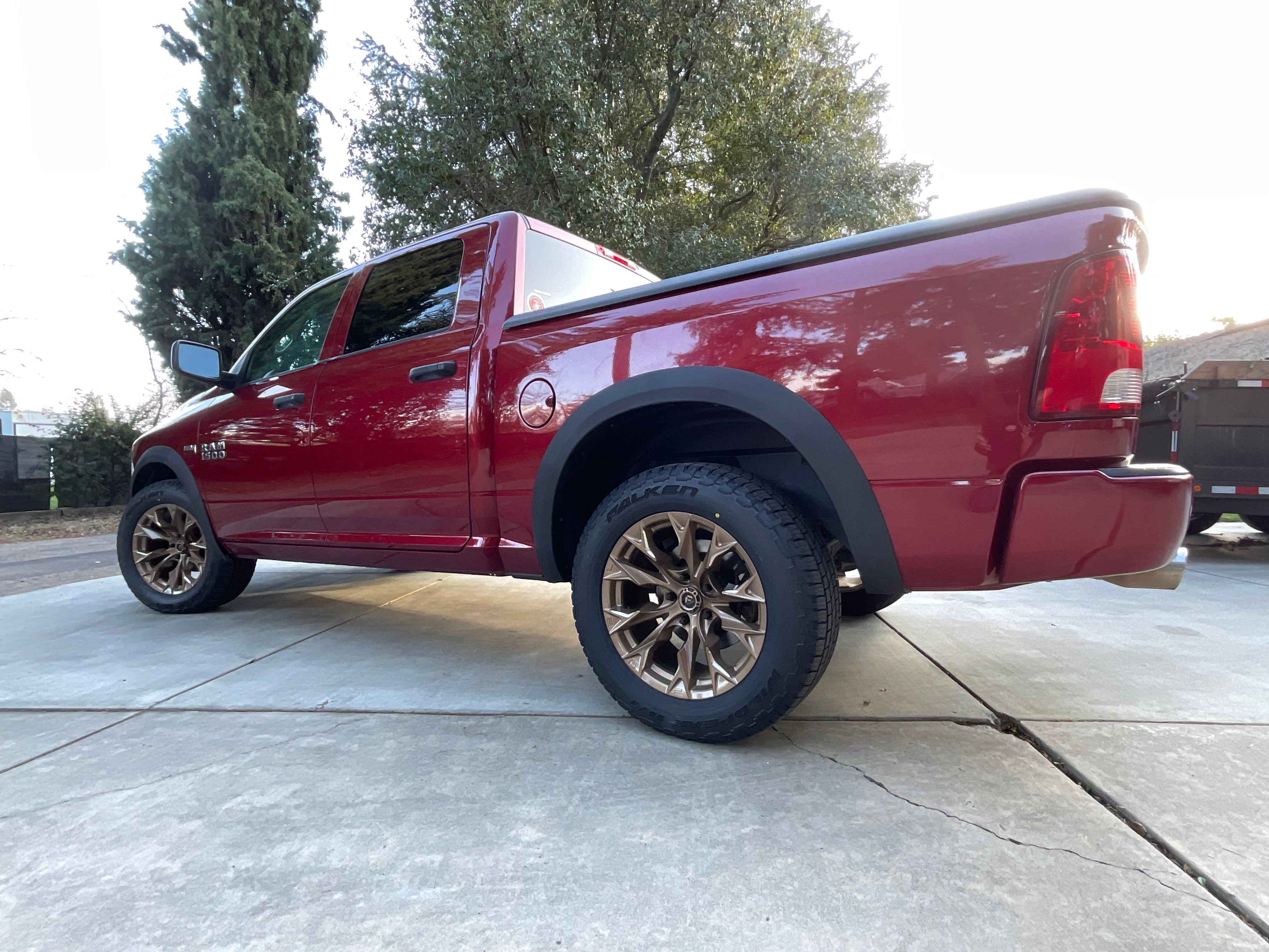 Used 2015 RAM 1500 Express RWD image 9