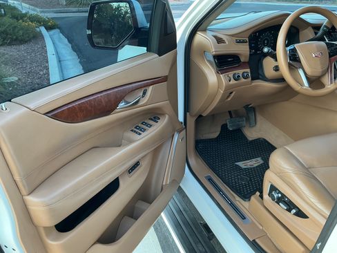 Used 2016 Cadillac Escalade ESV Platinum AWD/4WD image 9