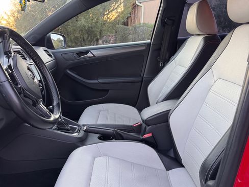 Used 2016 Volkswagen Jetta Sport FWD image 17