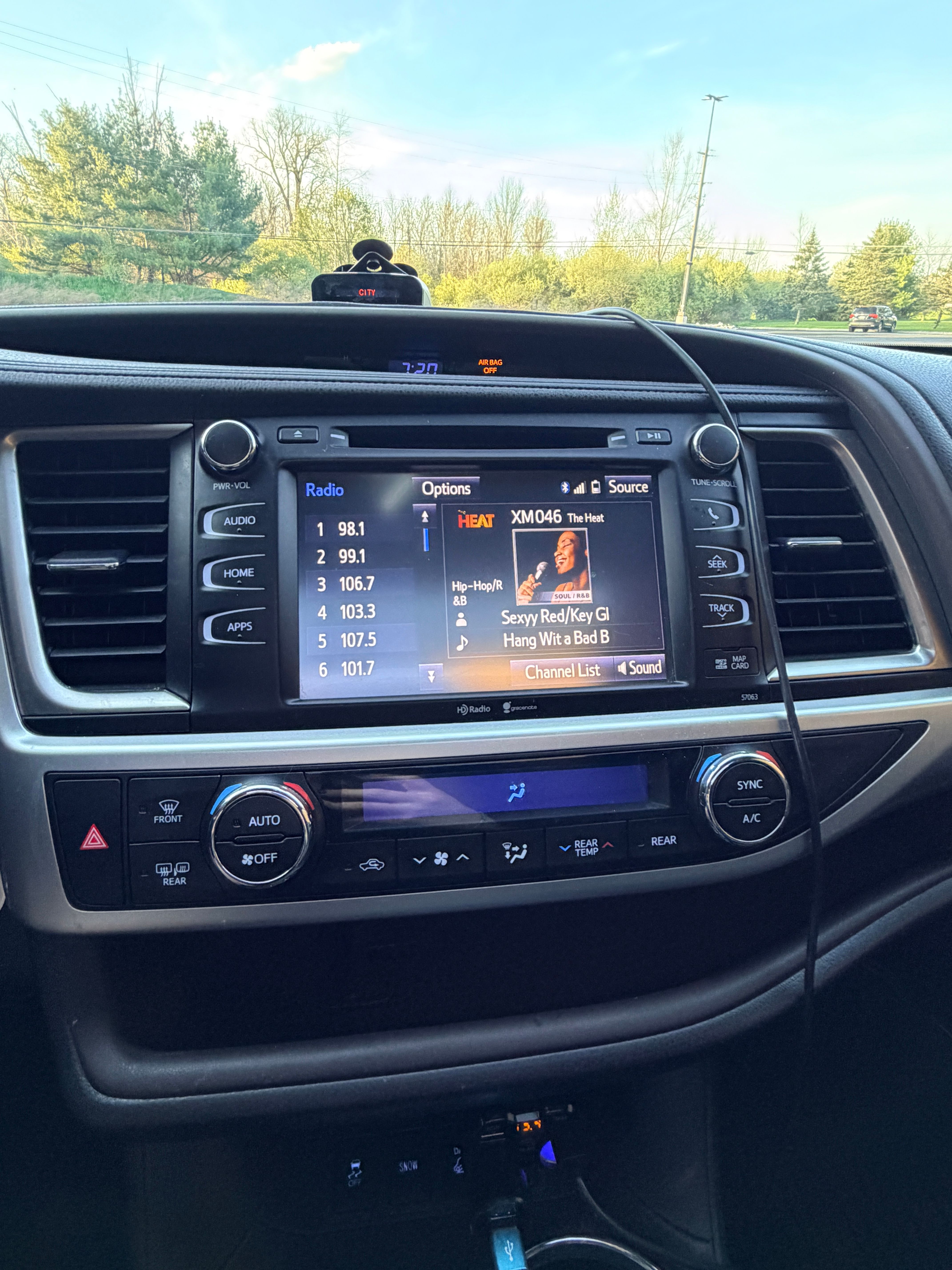 Used 2015 Toyota Highlander XLE AWD/4WD image 17