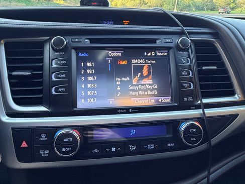 Used 2015 Toyota Highlander XLE AWD/4WD image 17