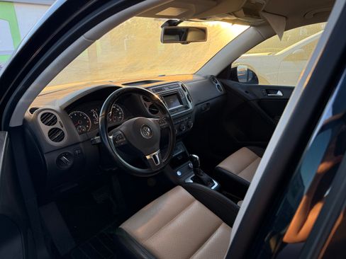 Used 2016 Volkswagen Tiguan S image 4