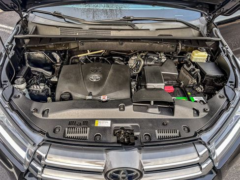 Used 2017 Toyota Highlander Limited Platinum image 11