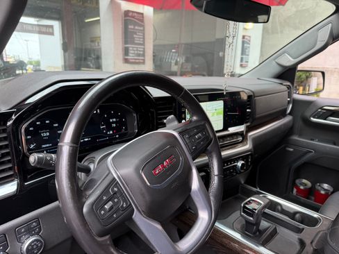 Used 2022 GMC Sierra 1500 Elevation w/ Elevation Premium Package AWD/4WD image 11